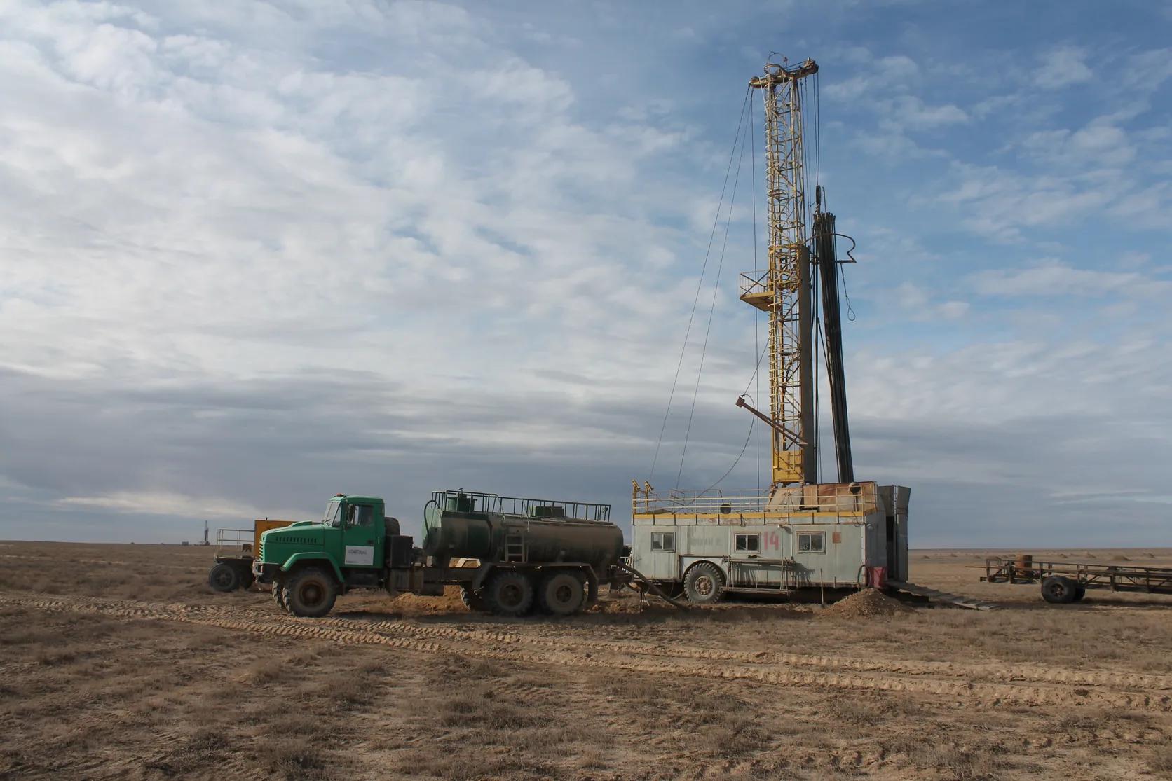 Volkovgeology drilling rig and service vehicles at an operating site